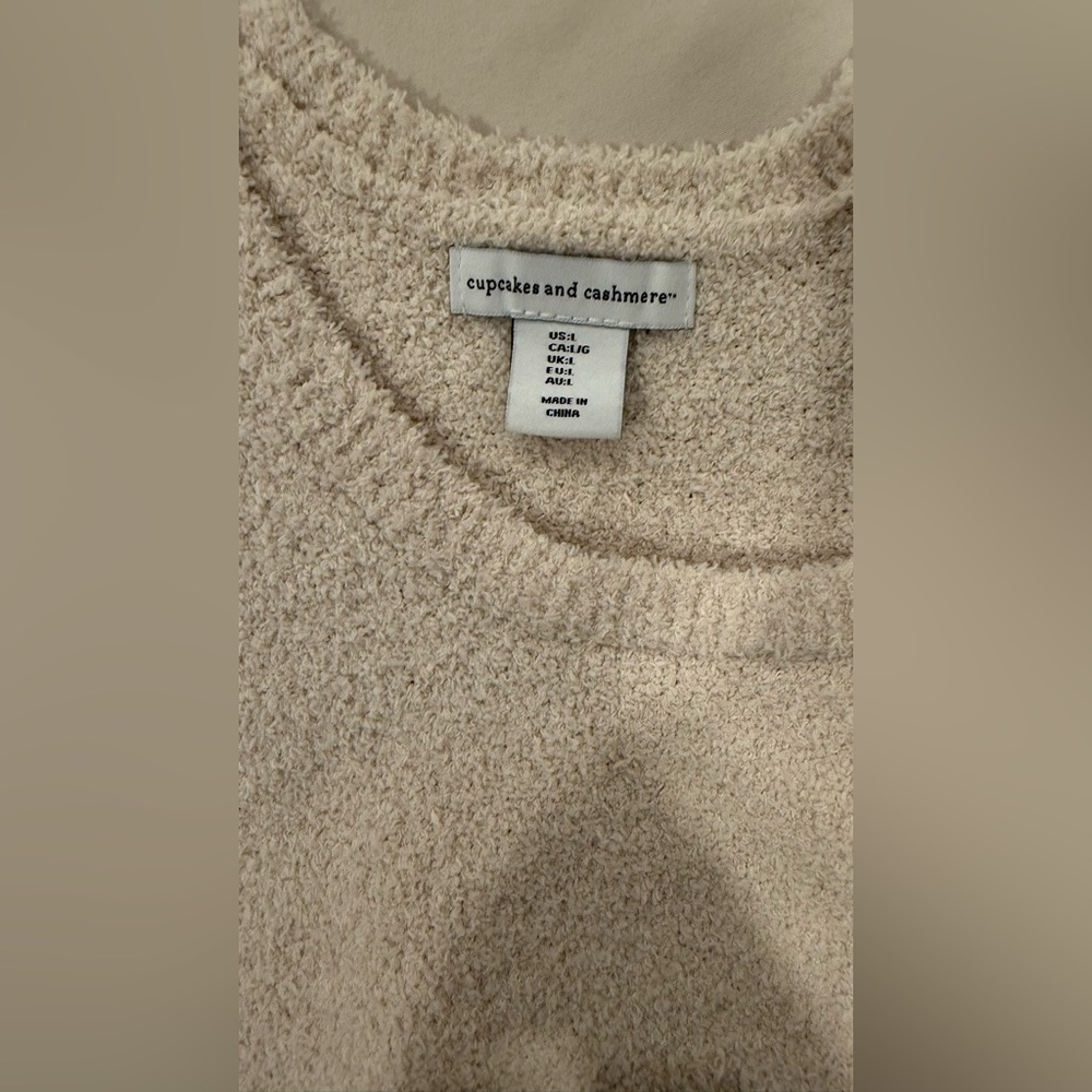 Cupcakes & Cashmere Cream Textured Knit Short Set - Picture 3 of 5